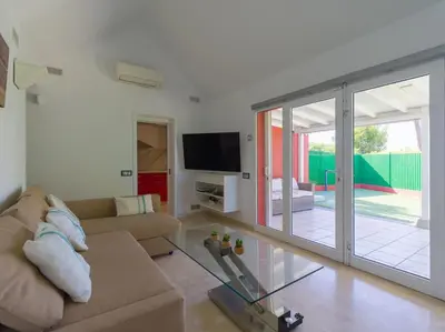Una televisión o centro de entretenimiento en Albaricoques Suites Maspalomas