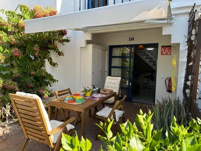 Un patio o zona al aire libre en PLAYMAR Maspalomas Bungalow 124 Bali Style with terrace