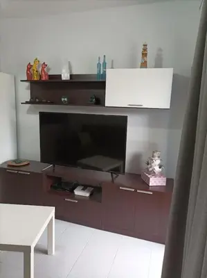 Una televisión o centro de entretenimiento en Apartamento situado en Maspalomas