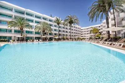 Piscina en o cerca de Akeah Broncemar