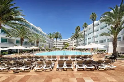 Piscina en o cerca de Akeah Broncemar