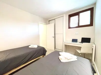 Cama o camas de una habitación en Timeless clock Apartment