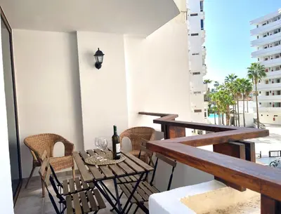 Un balcón o terraza de Timeless clock Apartment