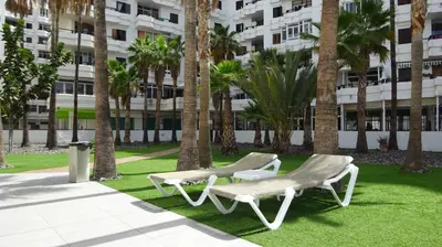 Jardín al aire libre en Timeless clock Apartment