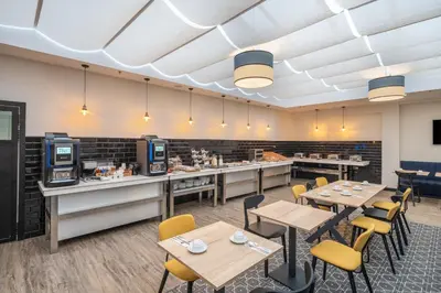 Un restaurante o sitio para comer en Hotel LIVVO Fataga