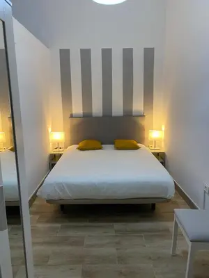 Cama o camas de una habitación en Casas La Aldea Suites Plaza