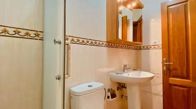 Un baño de Comfortable flat close to the beach