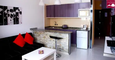 Una cocina o zona de cocina en Apartamentos Las Dunas