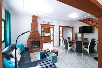 Una cocina o zona de cocina en Majestic Mountain Villa with heated pool
