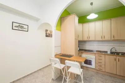 Una cocina o zona de cocina en 3BR Urban Flat - Centric & Confortable