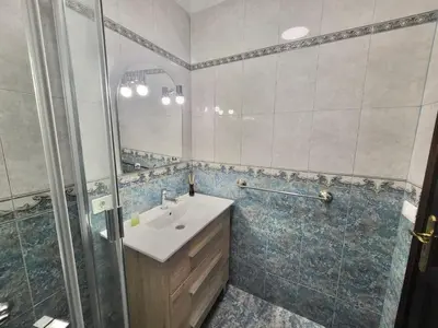 Un baño de Affordable holiday accommodation for large families and groups at Las Canteras beach with 3 Bedrooms and Free Parking