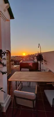 Un balcón o terraza de Calma Canaria Ocean Sunset Jacuzzi Wifi pool and bbq