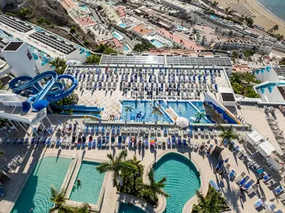 Piscina en o cerca de Servatur Puerto Azul