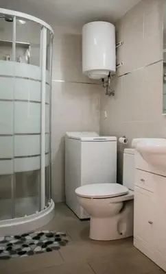 Un baño de apartment with garden a few minutes from the sea