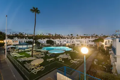 Piscina en o cerca de Duplex Poolside Playa del Ingles