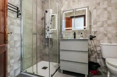 Un baño de Spacious apartment El Tablero