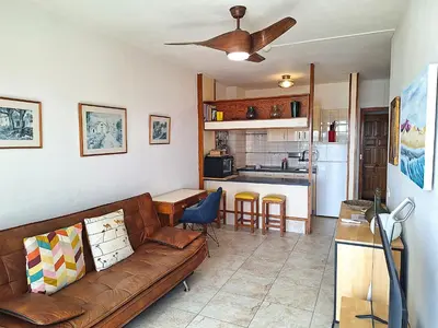Una cocina o zona de cocina en Casa Iguazu - At the center of Playa del Inglés