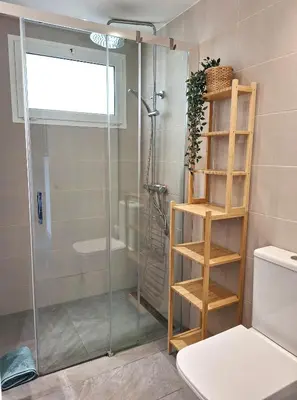 Un baño de Your Luxurious Home Near The Dunes!