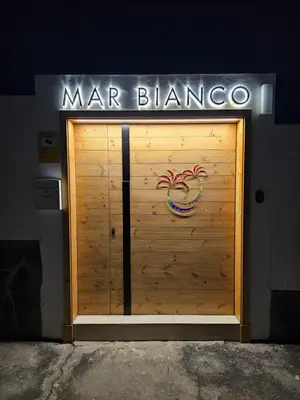 Certificado, premio, señal o documento que está expuesto en MAR BIANCO - Gay Men Only