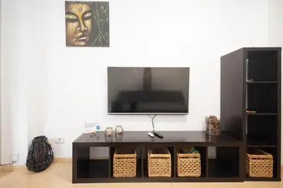 Una televisión o centro de entretenimiento en GuestReady - BKD1 A tan solo 50 metros de la playa Las Canteras