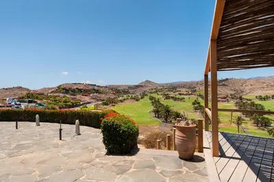 Vista general de una montaña o vista desde la villa