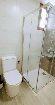 Un baño de Turquesa 4th by CASAS COCODRILO