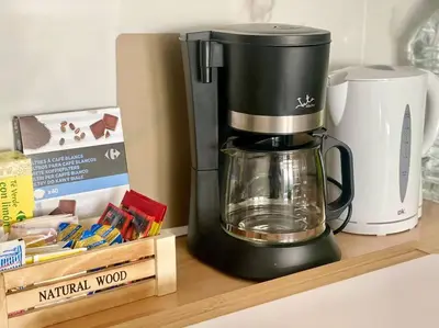 Utensilios para hacer té y café en Estudio Bahia Playa de las Canteras