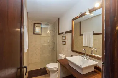 Un baño de Los Paredones Farm - Private Pool - Garden