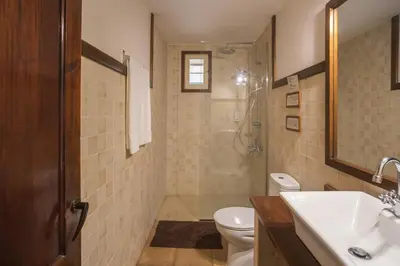 Un baño de Los Paredones Farm - Private Pool - Garden