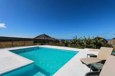 Plano de Cute Villa with Views and Pool