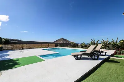 Plano de Cute Villa with Views and Pool
