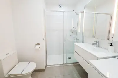 Un baño de V&V Amadores Apartment