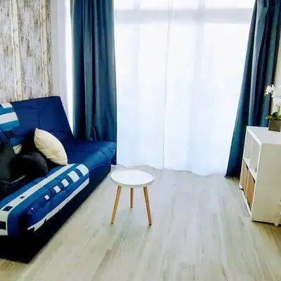Blue 335 by CASAS COCODRILO