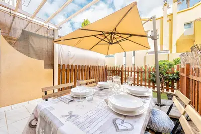 Un patio o zona al aire libre en DUPLEX en GREEN OASIS