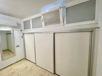 Una cocina o zona de cocina en Tamaran 102 - Luxury Garden Apartment