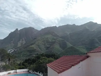 Vista general de una montaña o vista desde la casa o chalet