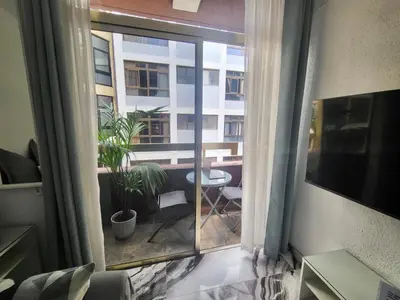 Una televisión o centro de entretenimiento en 2 Bedrooms Flat + Balcony + Parking at Las Canteras Beach