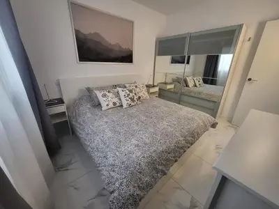 Cama o camas de una habitación en New 2 Bedrooms Gold flat at Las Canteras beach with balcony and Free Parking