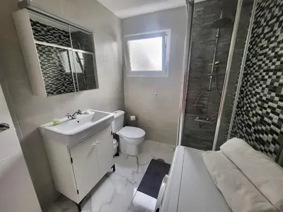 Un baño de New big flat with balcony 50mts away from beach Parking Optional