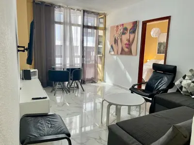 Zona de estar de New big flat with balcony 50mts away from beach Parking Optional