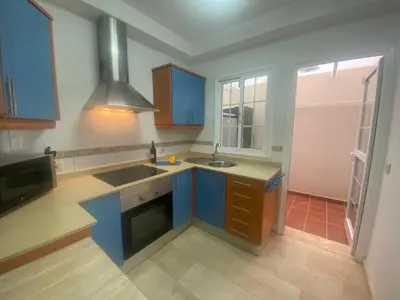 Una cocina o zona de cocina en New renovated family home above swimming pool