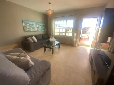 Zona de estar de New renovated family home above swimming pool