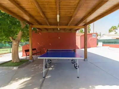 Instalaciones para jugar al ping pong en Aquarium Bungalow private jacuzzi, 3 bedrooms, AC and Bikes o alrededores