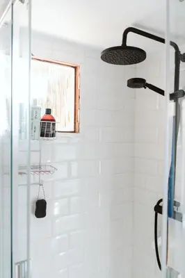 Un baño de Tortuga blue house in banana plantation