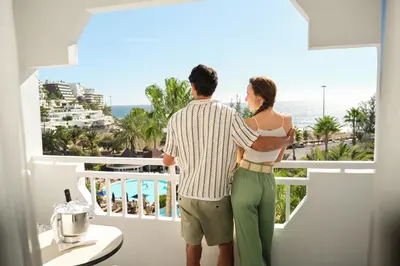 Clientes alojados en Corallium Beach by Lopesan Hotels - Adults Only
