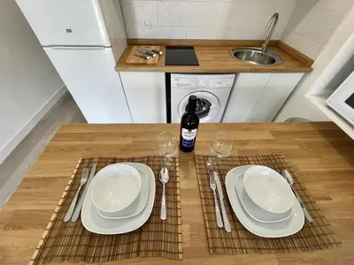 Una cocina o zona de cocina en Pretty pool view holiday home
