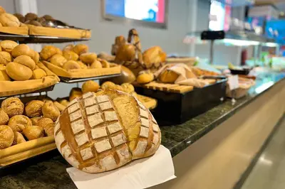 Comida en o cerca de este apartamento