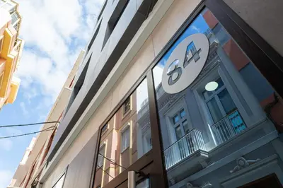 Certificado, premio, señal o documento que está expuesto en Petit Accommodation Las Canteras Premier