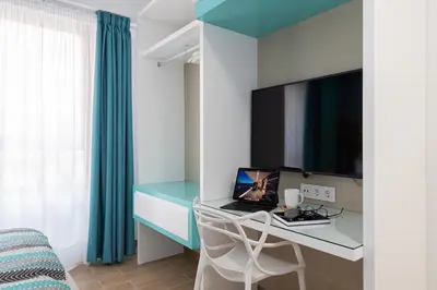 Una televisión o centro de entretenimiento en Petit Accommodation Las Canteras Deuxième