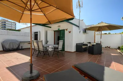 Un balcón o terraza de Private Chill-out Terrace Bungalow - Pool